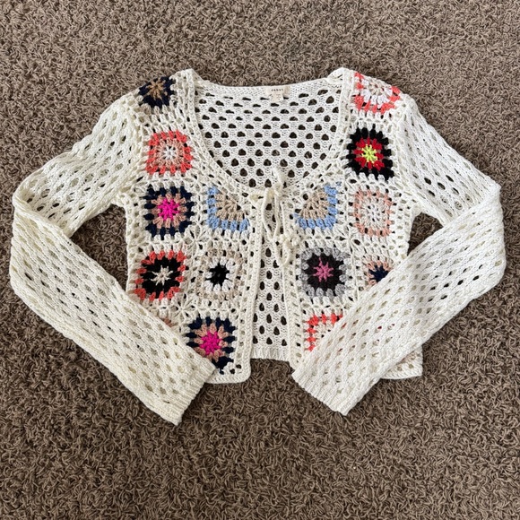 Sweaters - NWOT Debut Crochet Patterned Women's Sweater size small